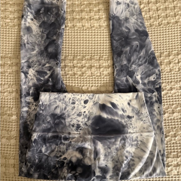 Lululemon Tie-Dye Leggings - Picture 3 of 7